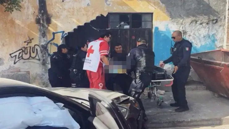 Conductora derriba muro de casa en Ignacio Zaragoza