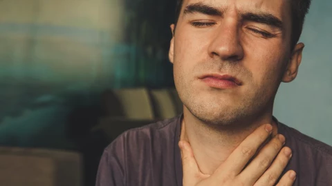 Esto es lo que debes hacer si te tragas una espina de pescado.