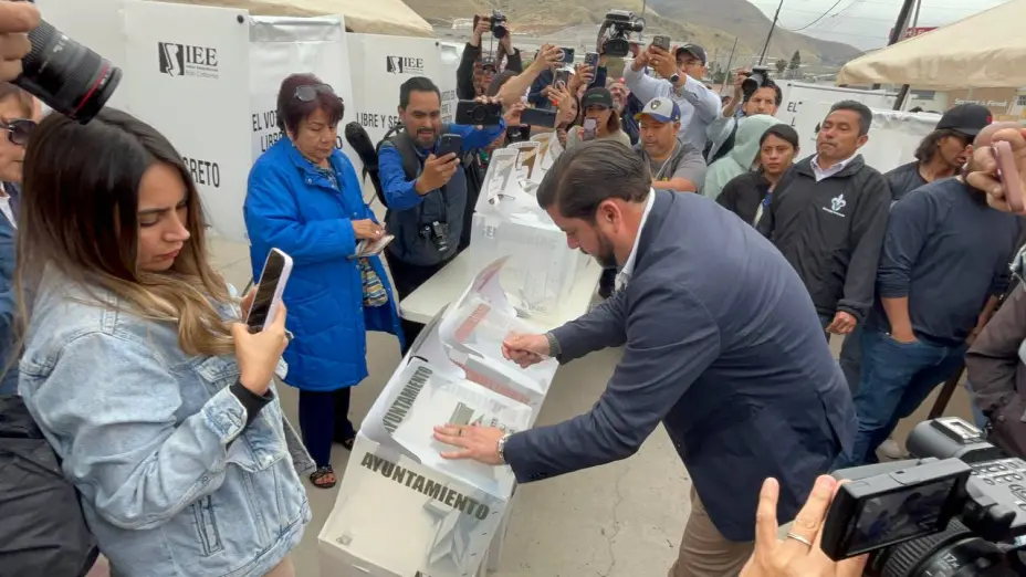 Ismael Burgueño emite su voto