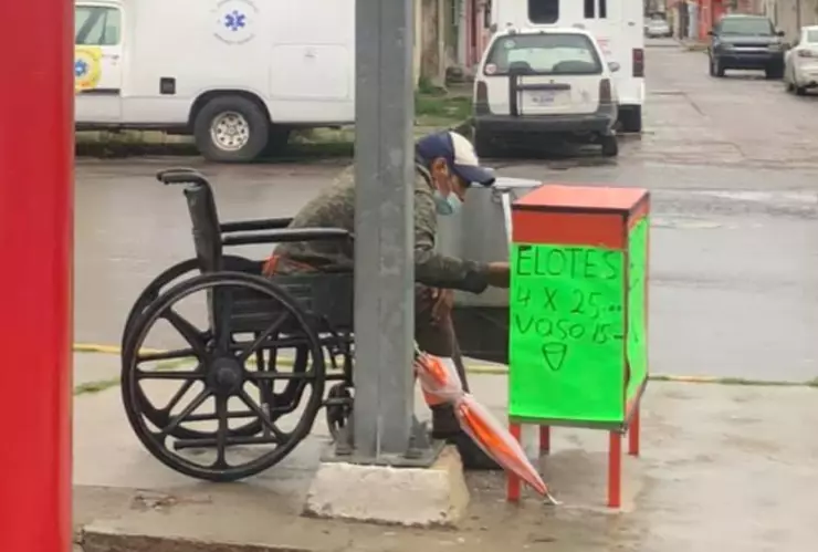 hombre-silla-de-ruedas-elotes- (1).jpg