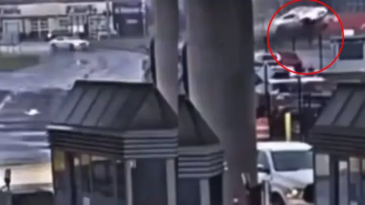 VIDEO: Momento en que un auto explotó en la frontera de EUA en Thanksgiving