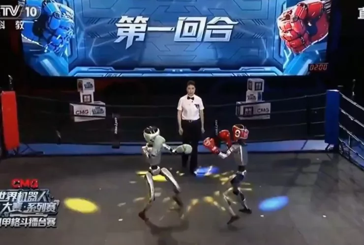 China celebra primer torneo de kickboxing entre robots humanoides.jpg