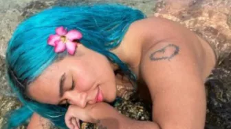 Karol G en el mar..jpg