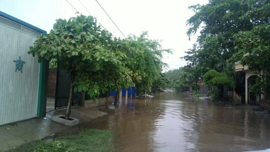 Fuertes encharcamientos en Colima