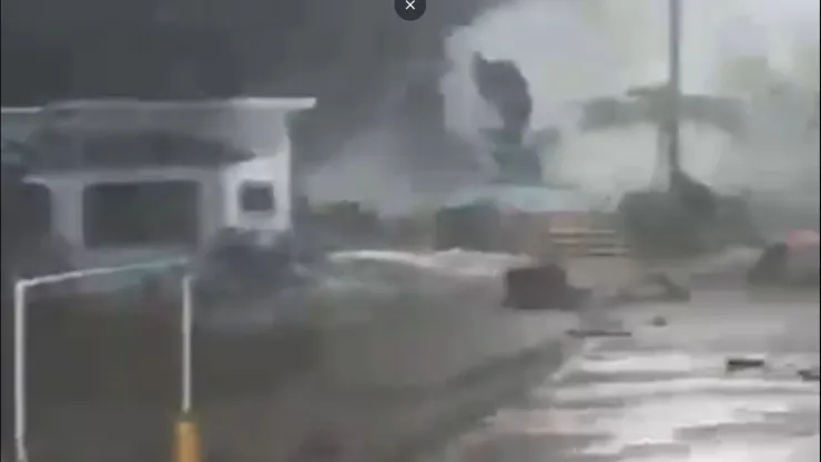Este es el momento cuando el Huracán “Erick” derriba Monumento.jpg