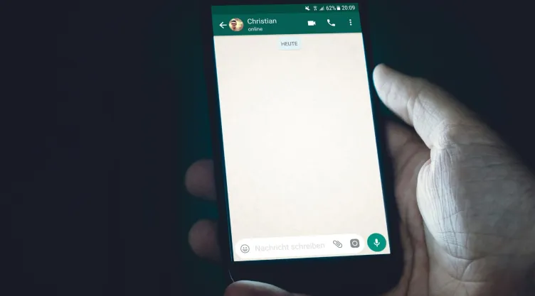 El truco para usar letras de colores en WhatsApp