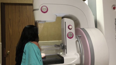 Señalan que cáncer de mama en un 10 por ciento es hereditario