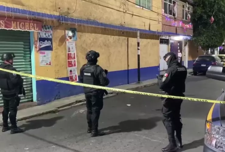 Terror en Iztapalapa: Hombre balea a policía y se quita la vida en Santa Cruz Meyehualco