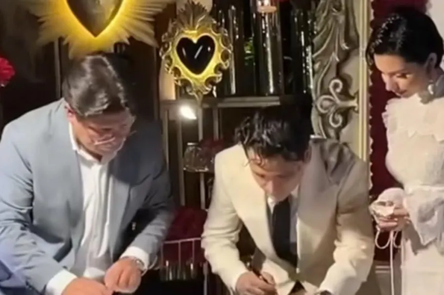 Votos de la boda de Nodal con Angela (10).jpg