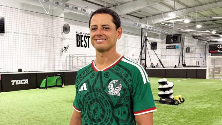 ÚLTIMA HORA: Chicharito luce la playera de México previo a la Copa Mundial de la FIFA 2026™