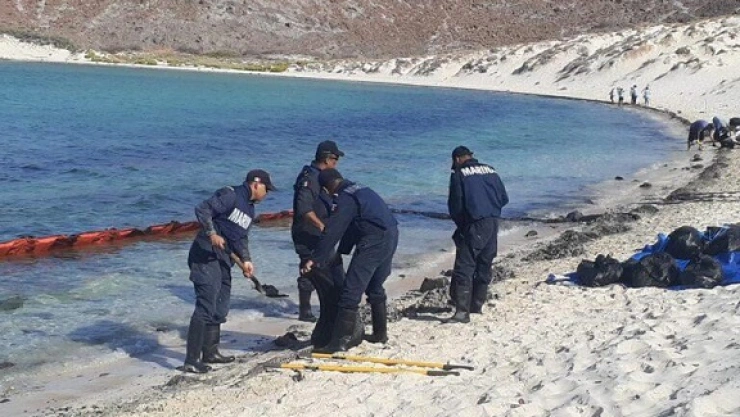 Marina_limpieza_playa_balandra.jpeg