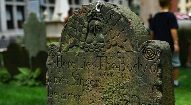 Foto de lápida de cementerio.