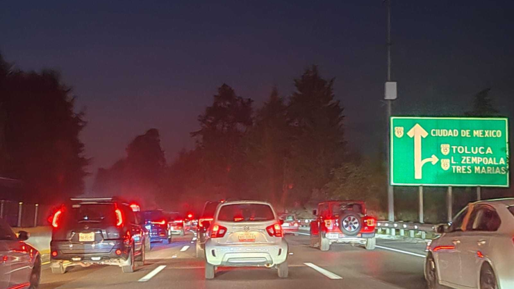 Así luce el intenso tráfico en la autopista México-Cuernavaca.