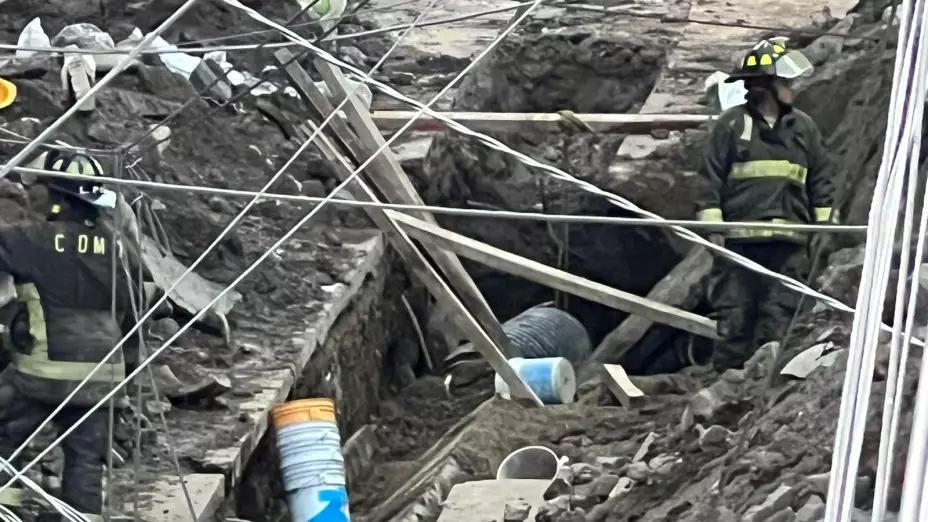 Derrumbe en obras de drenaje en Álvaro Obregón