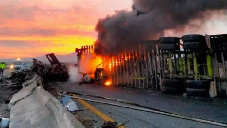 Hombre salva a involucrados en accidente Tepic a Guadalajara