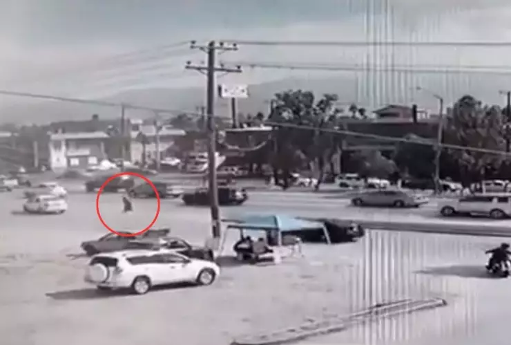 Video hombre muere atropellado sobre Bulevar Lázaro Cárdenas frente a plaza comercial en Tijuana