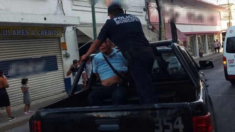 Detienen a sujeto en presunto estado de ebriedad por alteración del orden público en el centro de Mérida