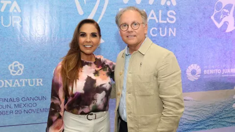 WTA Finals Cancún: La gobernadora Mara Lezama Espinosa y Gustavo Santoscoy Arriaga, presidente de GS Sports Managment y director general del torneo