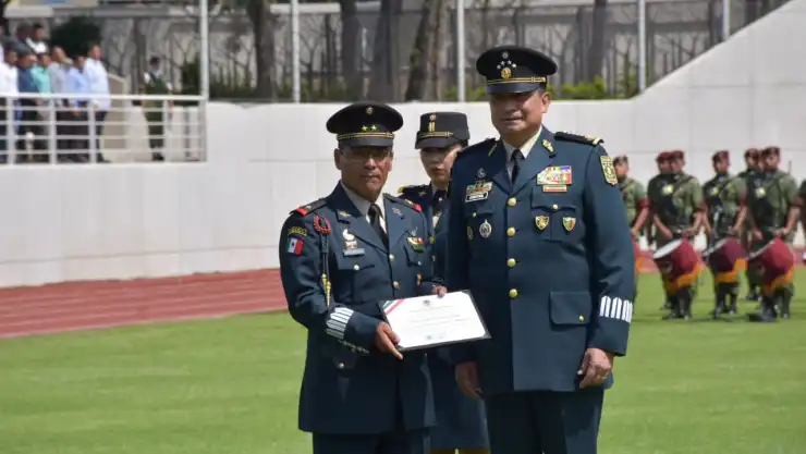 reconocen a militares sobresalientes