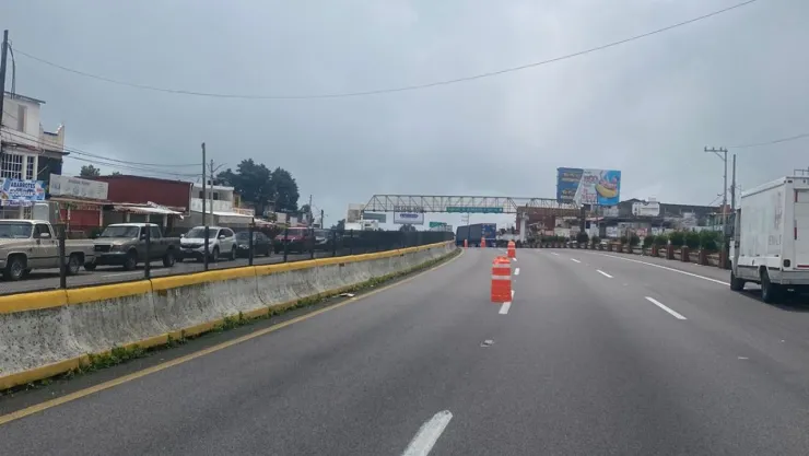 Carretera México Cuernavaca manifestantes cierran la autopista.