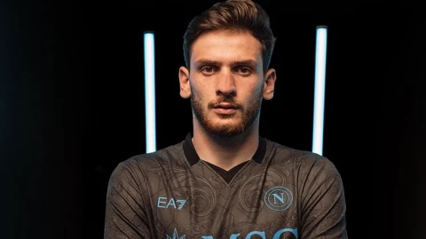 Khvicha Kvaratskhelia.jpg