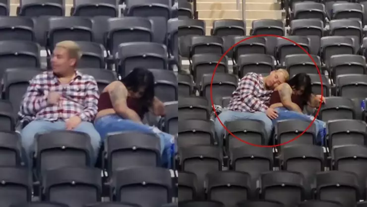 pareja se duerme en concierto de grupo firme
