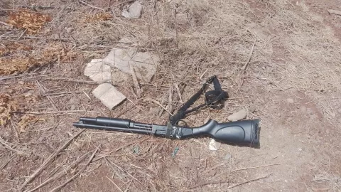 Localizan escopeta abandonada en el rancho El Cucharo.jpg