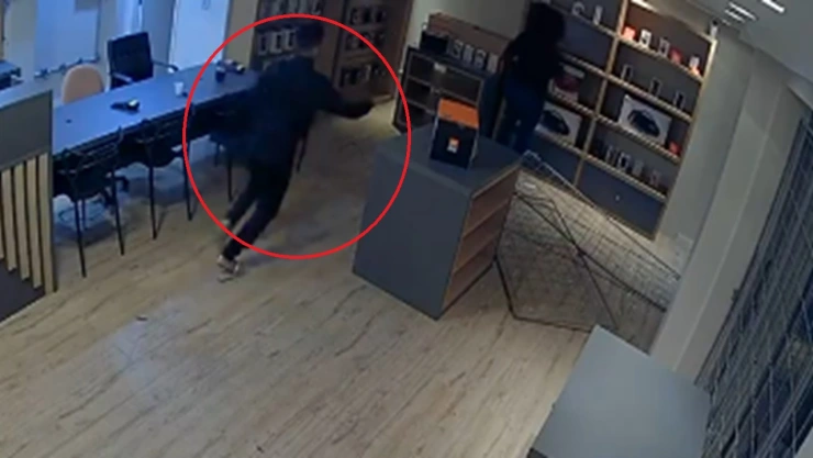 Captan a ladrones en pleno robo cajas VACÍAS de celulares