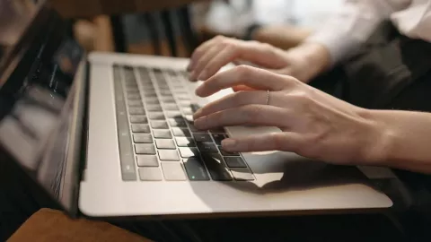 ¿Cómo identificar una oferta de trabajo falsa en WhatsApp?