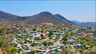 Habitantes de Xicotlán discuten con el alcalde