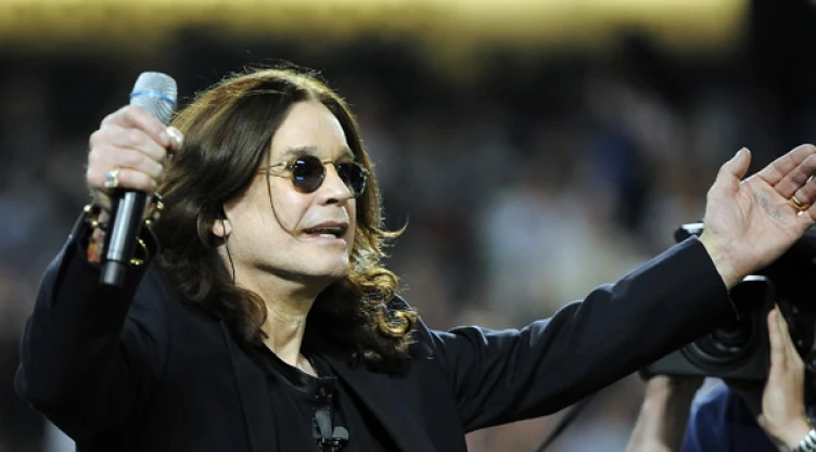 Canta Ozzy en homenaje a Lennon