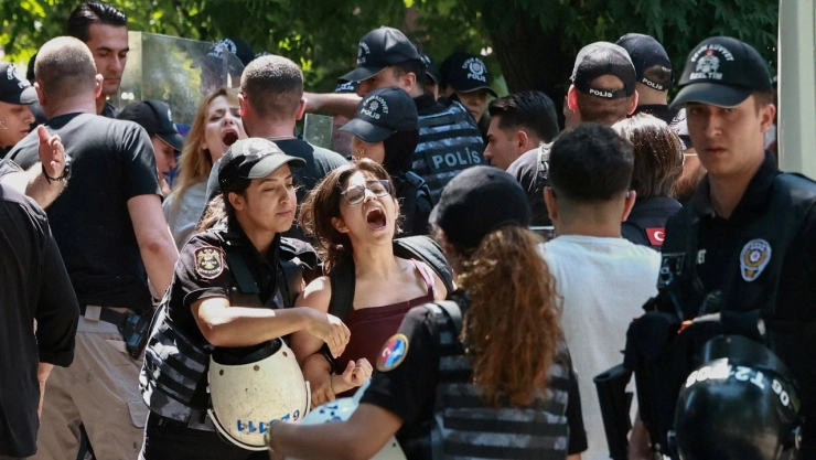 Arrestos en vísperas de la reunión de la OTAN