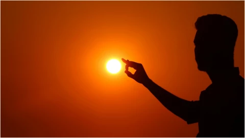 ¡Anota! El truco más efectivo para medir cuánto queda de luz del día con la mano