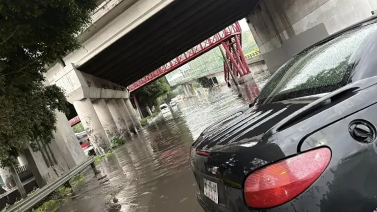 coches varados por lluvia