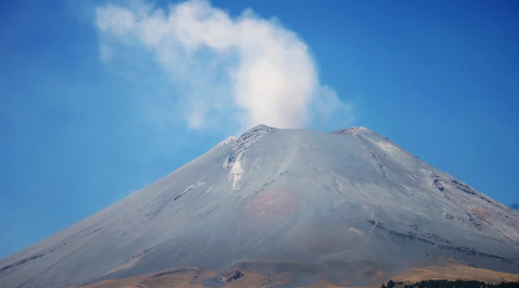Vista del volcán Popocatépetl desde Santiago Xalitzintla, Puebla, México, el 29 de marzo del 2019. Imagen: Reuters