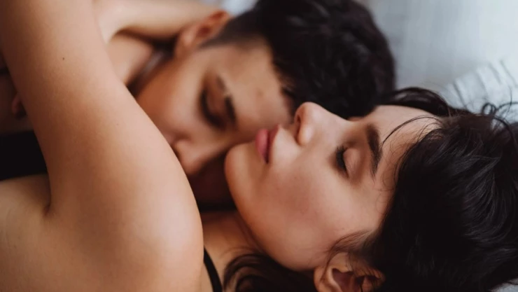 VIDEO - Mujer casi muere mientras hace el amor con su pareja