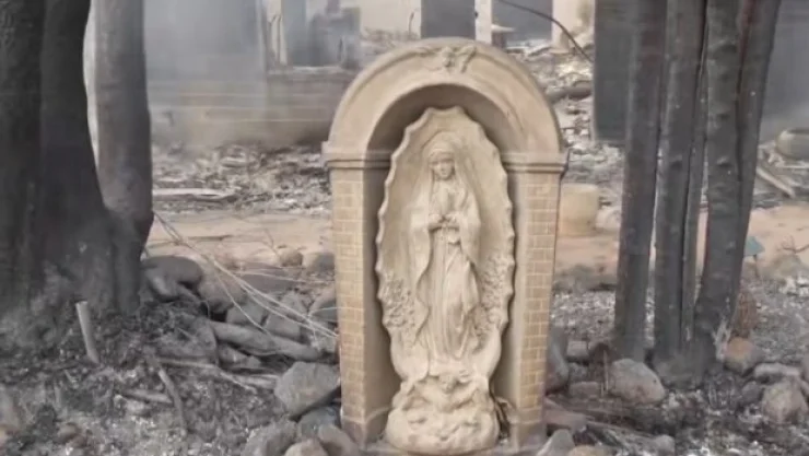 Virgen de Guadalupe queda intacta tras incendio en Los Ángeles