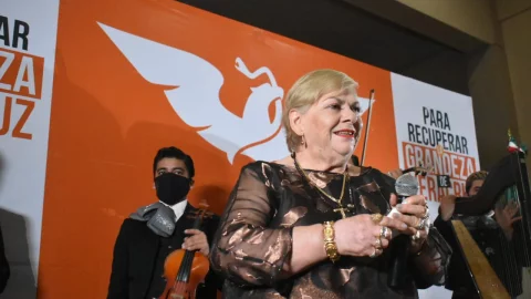“Paquita la del Barrio” se registra como precandidata a diputada en Veracruz