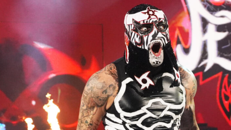 penta-vs-el-grande-americano-wwe-raw.png