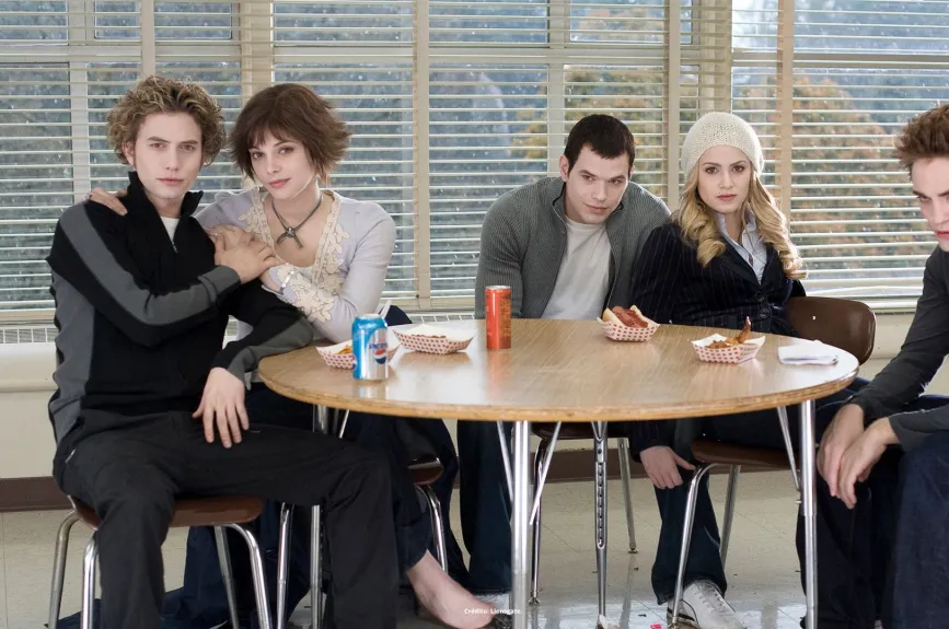 Te contamos cómo fue que Robert Pattinson se preparó para dar vida al personaje de Edward Cullen. | Crepúsculo por Azteca 7