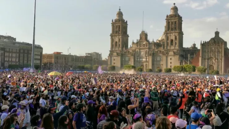 Concentraciones y manifestaciones afectan la movilidad en el Zócalo de la CDMX. ¡Toma precauciones!