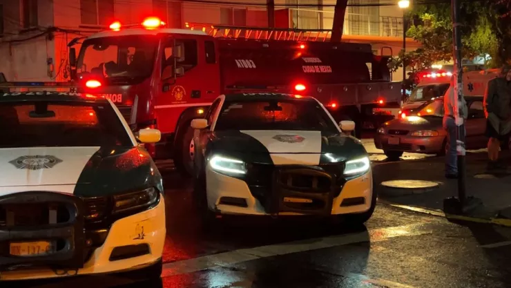 CDMX: Plancha desata incendio en la alcaldía Cuauhtémoc tras quemar madera