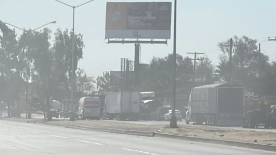 Llama de pánico en Otay: vehículo en llamas rumbo al aeropuerto