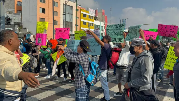Bloqueo de transportistas en eje 3 oriente Cafetales