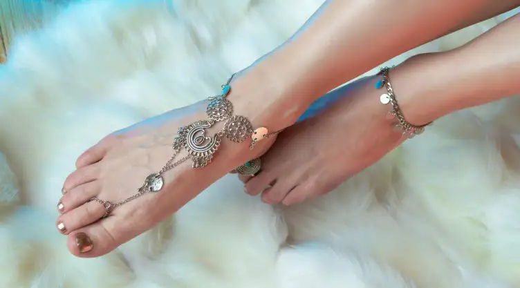que-significa-mujer-use-pulseras-tobillos.jpg