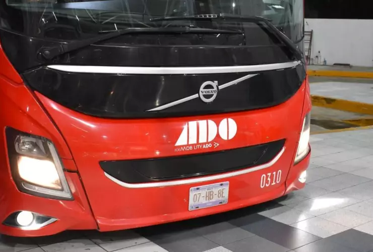 Un autobús se estrelló en la terminal de Orizaba contra una tienda y dejó al menos 6 personas heridas