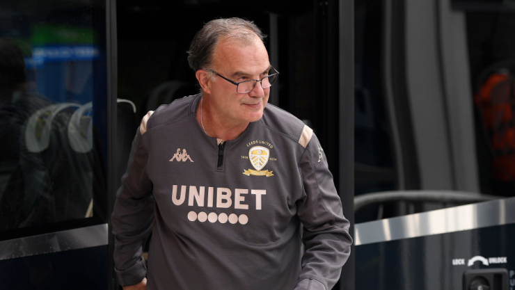 ¡Emotivo! Aficionados de Leeds acuden a casa de Bielsa a agradecerle ascenso a la Premier League