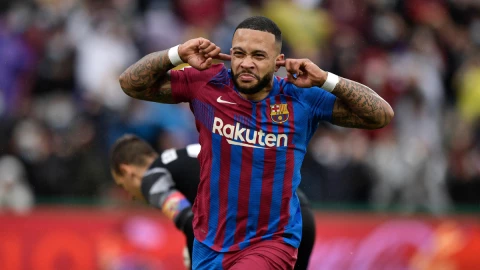 Memphis Depay celebra su gol