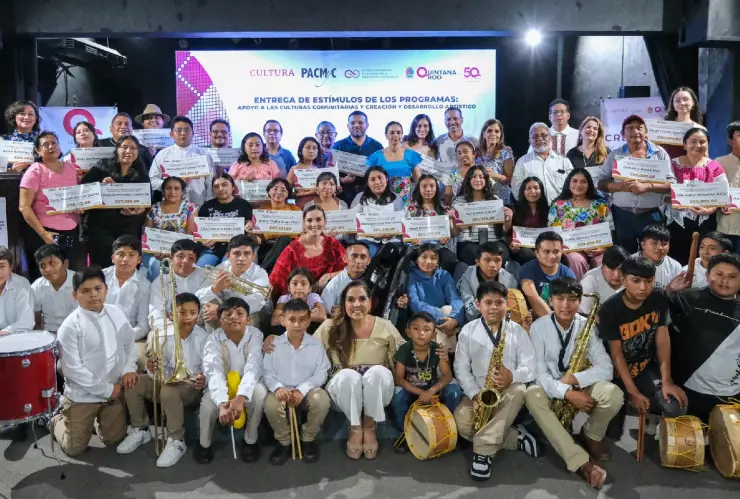 Entregan financiamiento de más de 5 mdp a 65 proyectos y becas en Quintana Roo.jpg