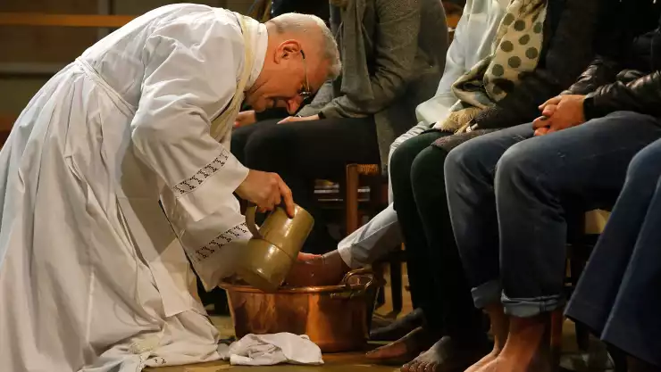 El Lavatorio de Pies simboliza el acto de Jesús en la Última Cena